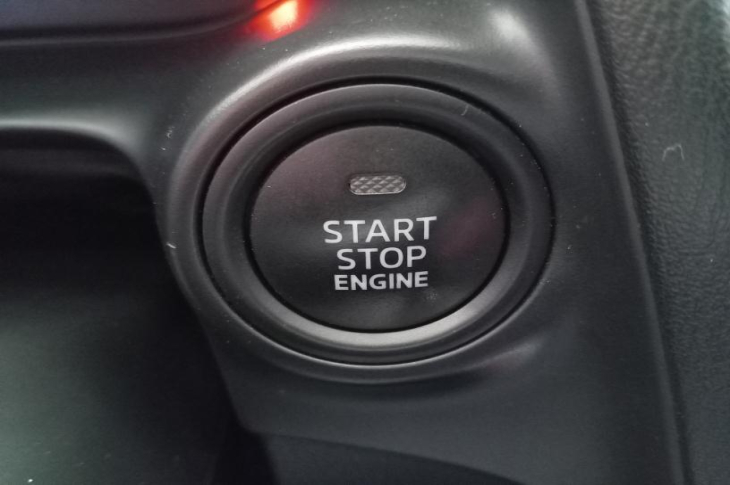 MAZDA MAZDA2 2023 27,816 kms.