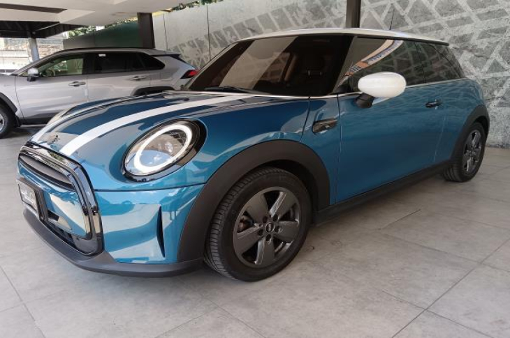 MINI COOPER HATCH 2022 20,625 kms.