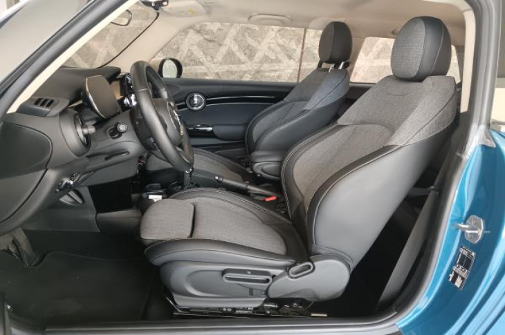 MINI COOPER HATCH 2022 20,625 kms.
