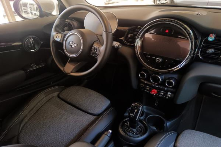 MINI COOPER HATCH 2022 20,625 kms.