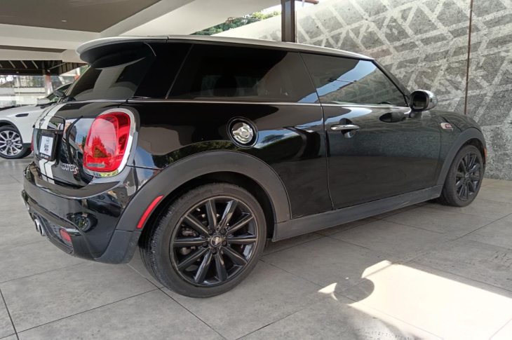 MINI COOPER S 2016 45,572 kms.