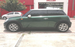 MINI COOPER 2013 71,042 kms.