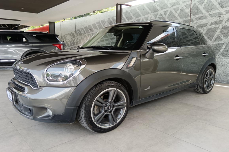 MINI COUNTRYMAN COOPER S ALL4 2015 97,143 kms.