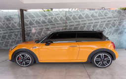 MINI JOHN COOPER WORKS 2017 25,000 kms.