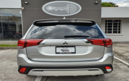 MITSUBISHI OUTLANDER GLX 2023 10,210 kms.