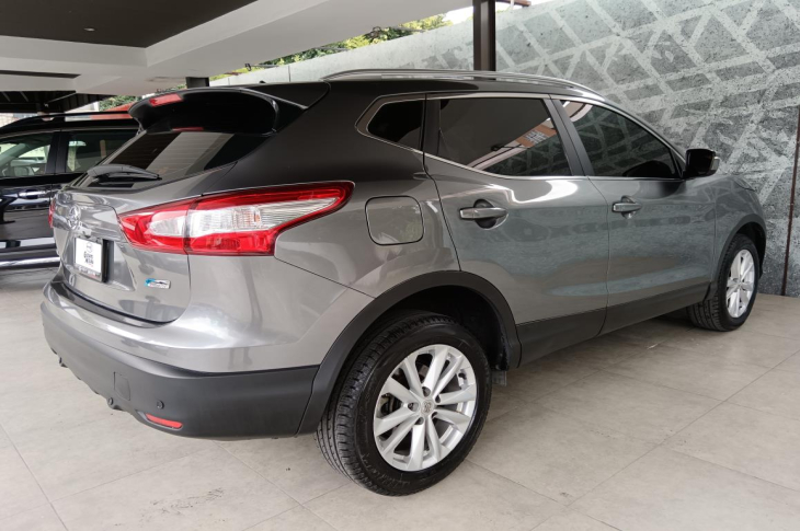 NISSAN QASHQAI 2015 66,313 kms.