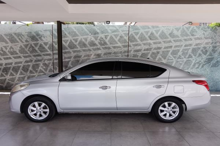 NISSAN VERSA N17 2014 82,637 kms.