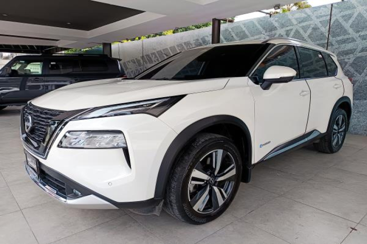 NISSAN X-TRAIL e-POWER e-4 2025 4,617 kms.