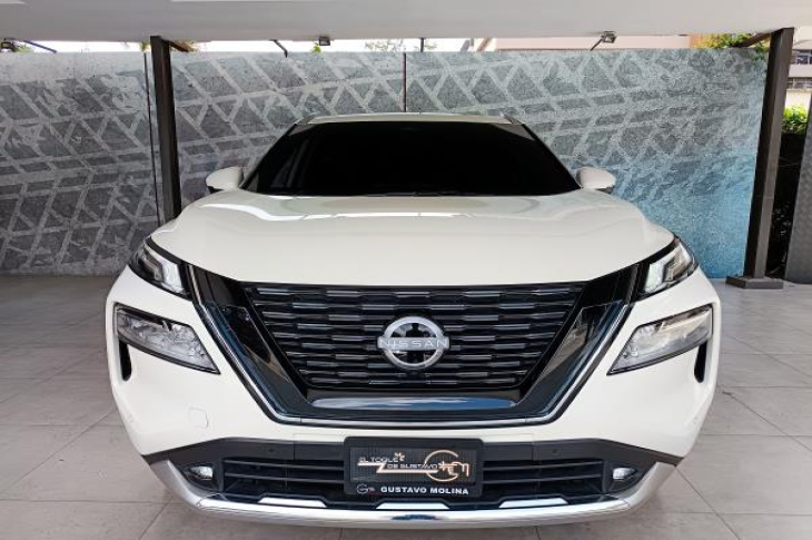 NISSAN X-TRAIL e-POWER e-4 2025 4,617 kms.