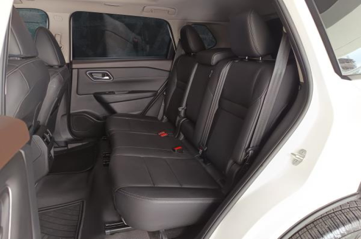 NISSAN X-TRAIL e-POWER e-4 2025 4,617 kms.