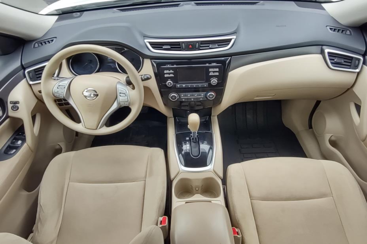 NISSAN X-TRAIL 2017 93,961 kms.