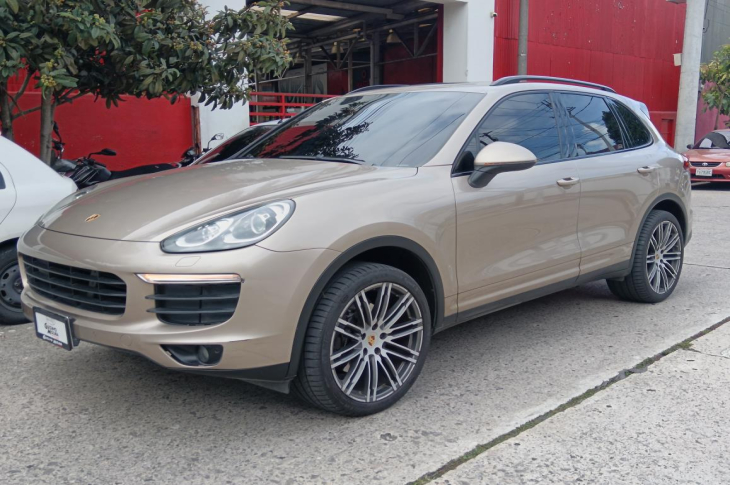 PORSCHE CAYENNE TIPTRONIC 2016 87,380 kms.