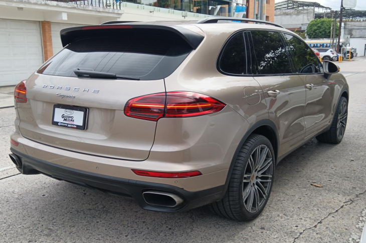 PORSCHE CAYENNE TIPTRONIC 2016 87,380 kms.