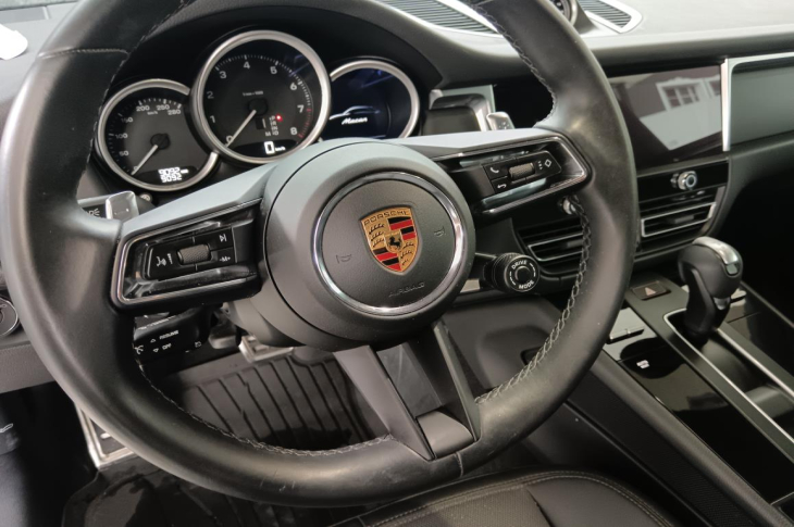 PORSCHE MACAN 2022 9,092 kms.