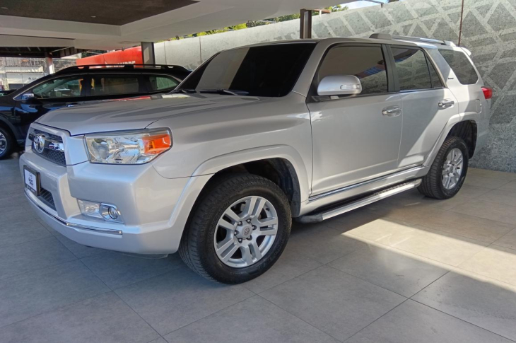 TOYOTA 4RUNNER 2012 94,063 kms.