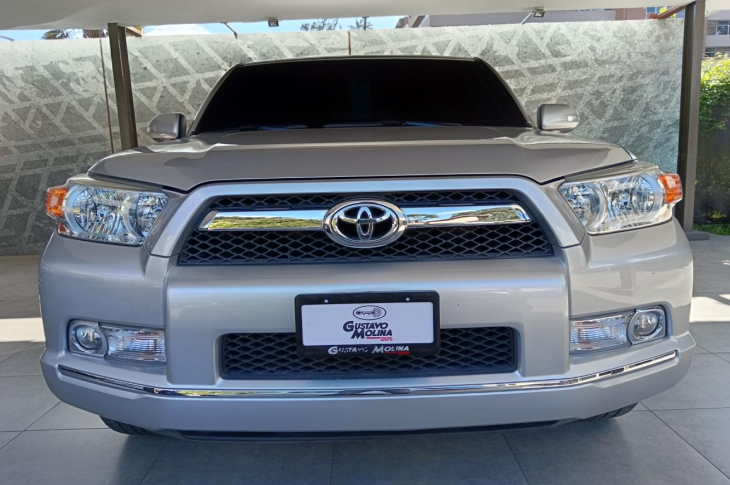 TOYOTA 4RUNNER 2012 94,063 kms.