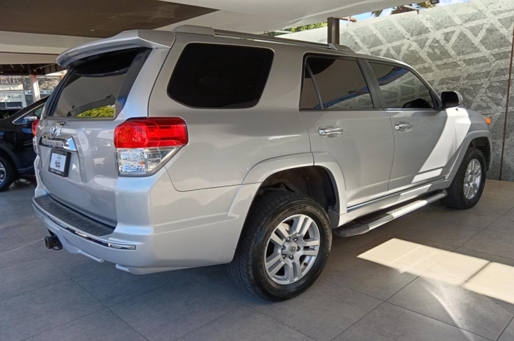 TOYOTA 4RUNNER 2012 94,063 kms.