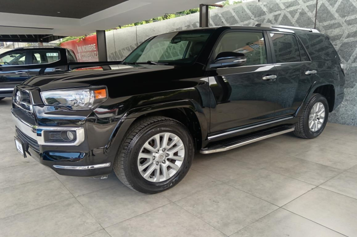 TOYOTA 4RUNNER 2020 77,244 kms.