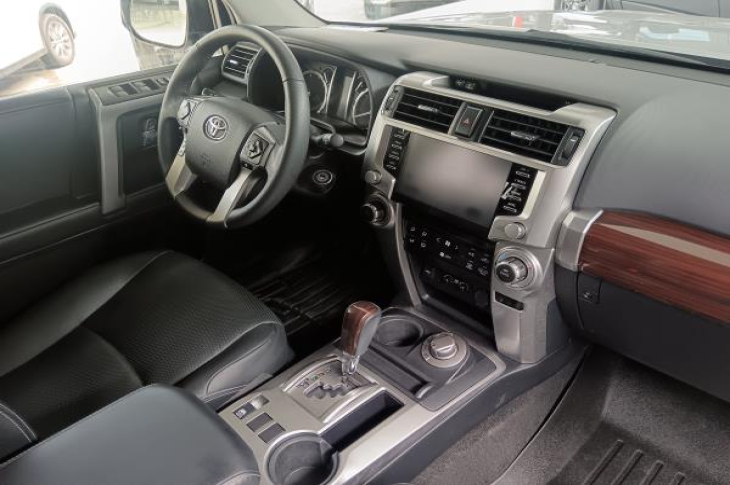 TOYOTA 4RUNNER 2021 60,925 kms.
