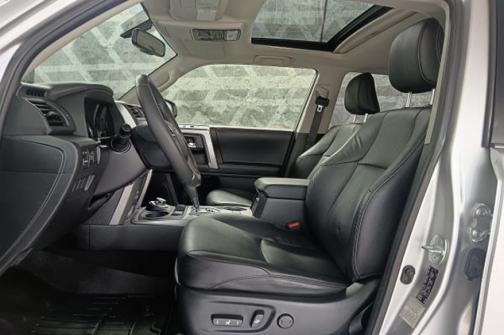 TOYOTA 4RUNNER 2021 60,925 kms.