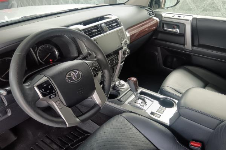 TOYOTA 4RUNNER 2021 60,925 kms.