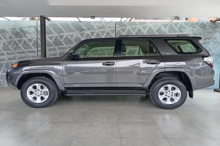 TOYOTA 4RUNNER 2022 44,151 kms.