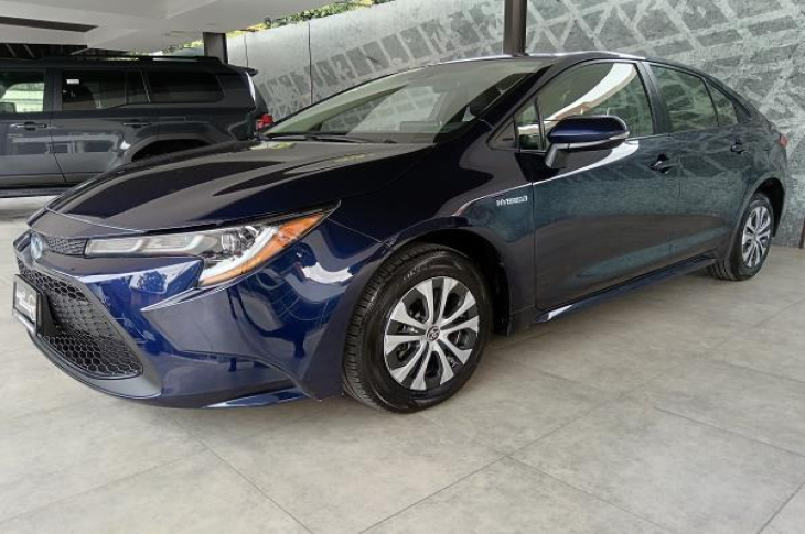 TOYOTA COROLLA HYBRID 2022 17,895 kms.