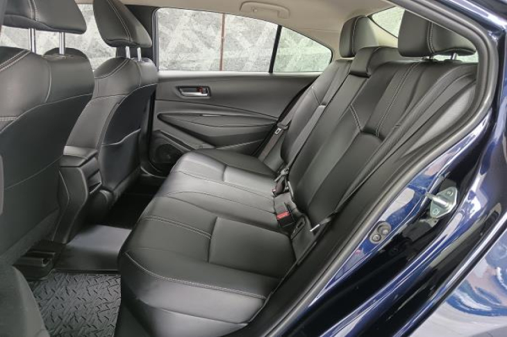 TOYOTA COROLLA HYBRID 2022 17,895 kms.