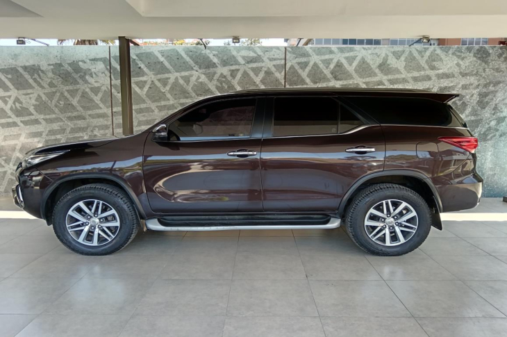 TOYOTA FORTUNER 2019 89,768 kms.