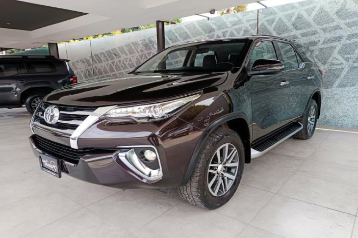 TOYOTA FORTUNER 2019 91,986 kms.