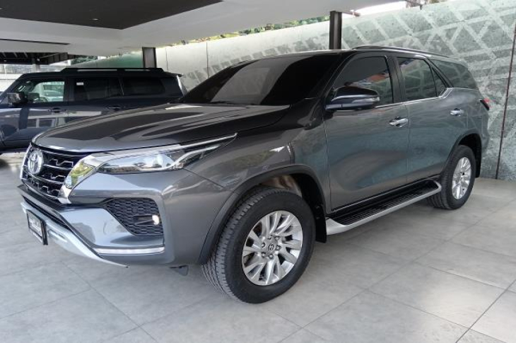TOYOTA FORTUNER 2023 87,076 kms.