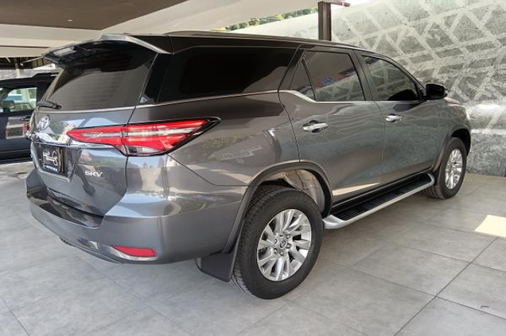 TOYOTA FORTUNER 2023 87,076 kms.