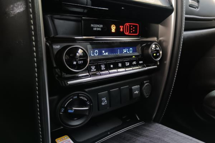 TOYOTA FORTUNER 2025 2,550 kms.