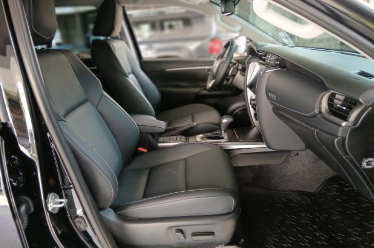 TOYOTA FORTUNER 2025 2,550 kms.