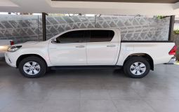 TOYOTA HILUX 2016 67,438 kms.