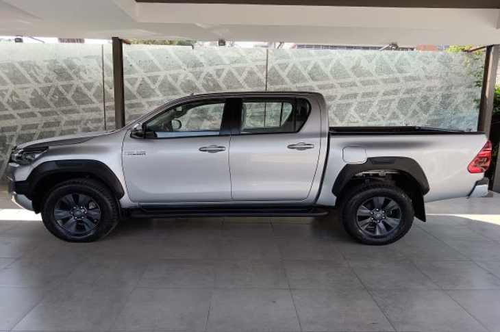 TOYOTA HILUX 2021 112,283 kms.