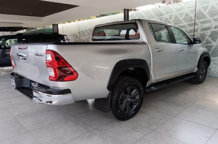 TOYOTA HILUX 2021 112,283 kms.