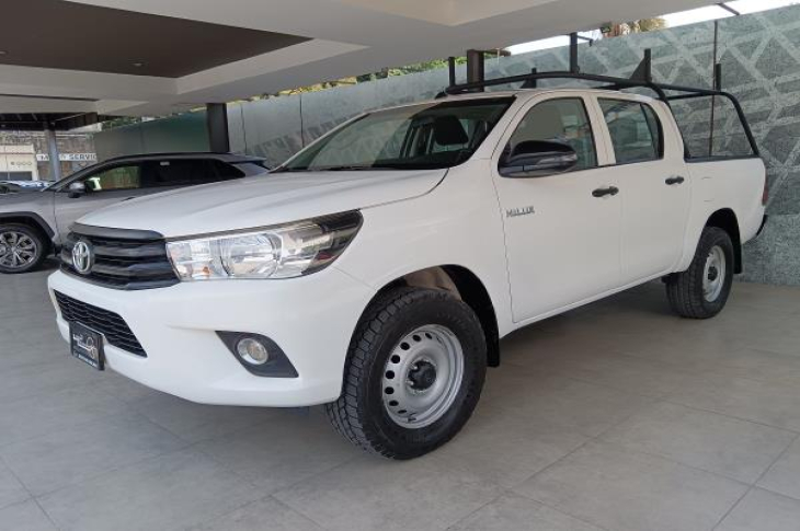 TOYOTA HILUX 2023 54,750 kms.