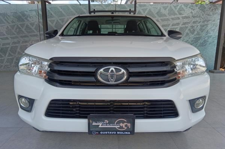 TOYOTA HILUX 2023 54,750 kms.