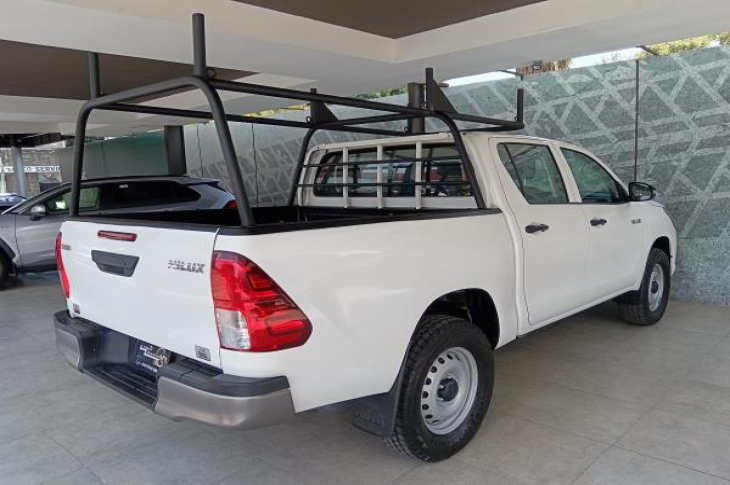TOYOTA HILUX 2023 54,750 kms.