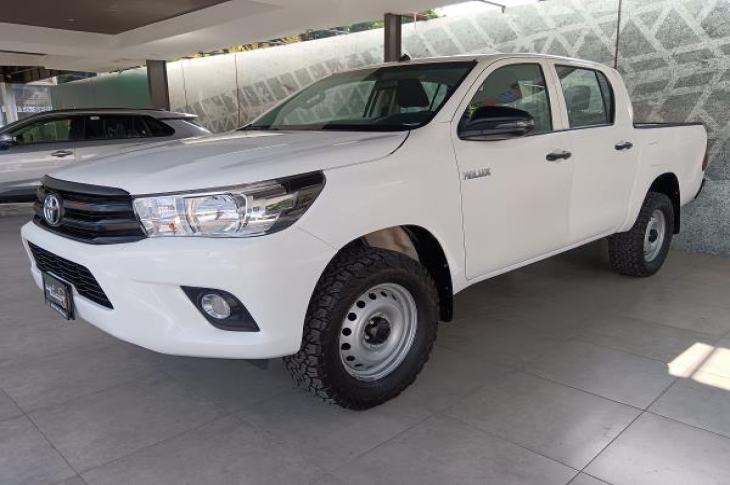 TOYOTA HILUX 2023 76,584 kms.