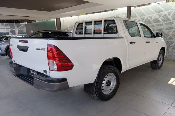 TOYOTA HILUX 2023 76,584 kms.