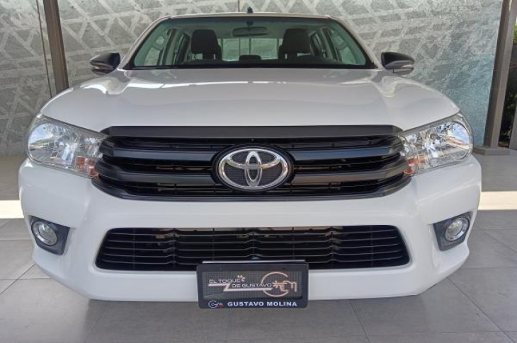 TOYOTA HILUX 2023 92,978 kms.