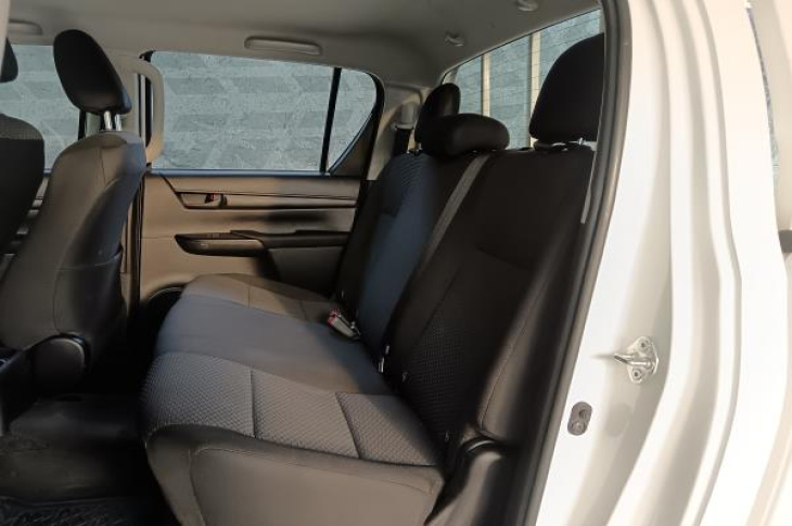 TOYOTA HILUX 2023 92,978 kms.