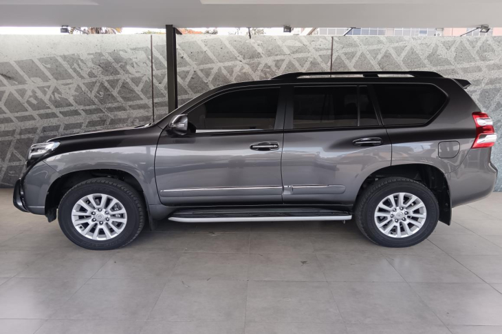 TOYOTA LAND CRUISER PRADO 2018 27,782 kms.