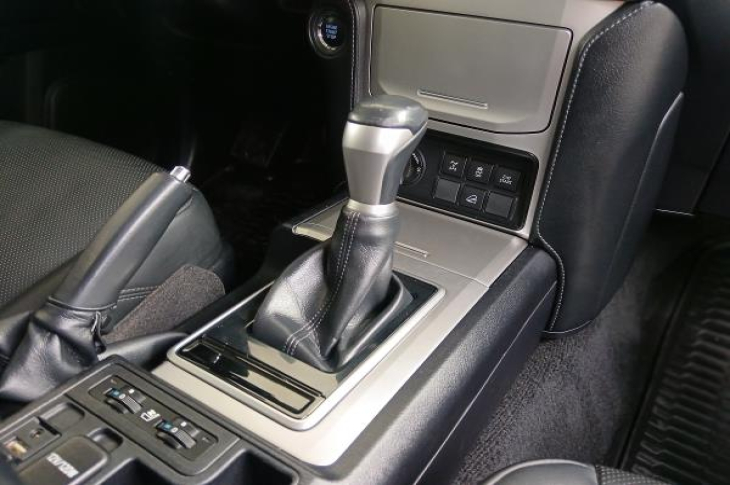TOYOTA LAND CRUISER PRADO 2020 98,675 kms.