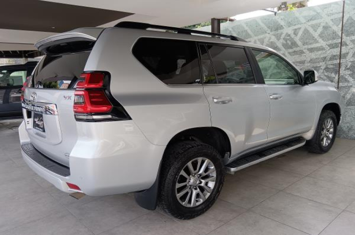 TOYOTA LAND CRUISER PRADO 2020 98,675 kms.