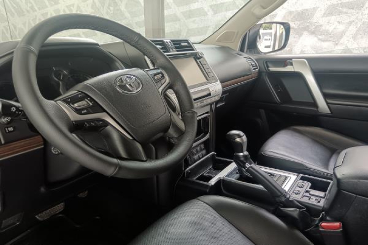 TOYOTA LAND CRUISER PRADO 2020 98,675 kms.