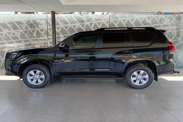 TOYOTA LAND CRUISER PRADO 2022 11,360 kms.