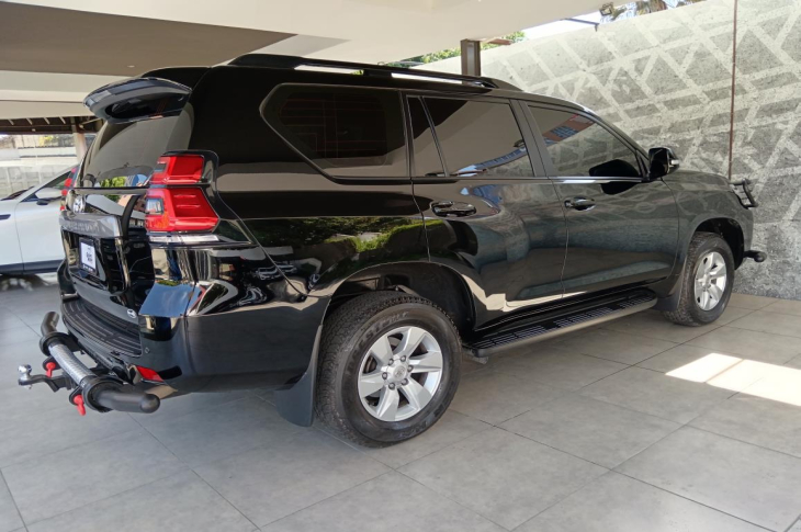 TOYOTA LAND CRUISER PRADO 2022 11,360 kms.